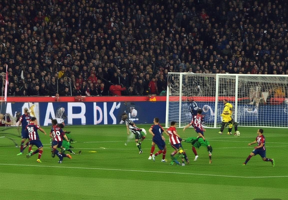 巴黎圣日耳曼VS马德里竞技：欧冠对决经典回顾与未来展望(图2)